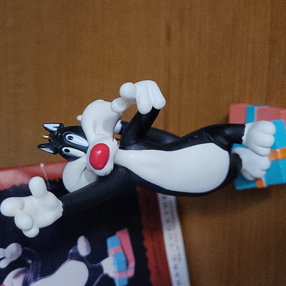 Looney Tunes Sylvester Christmas Ornament - Picture 6 of 8